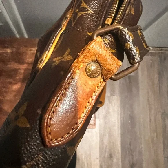 Louis Vuitton Brown Monogram Vintage Crossbody Bag - Picture 4 of 16